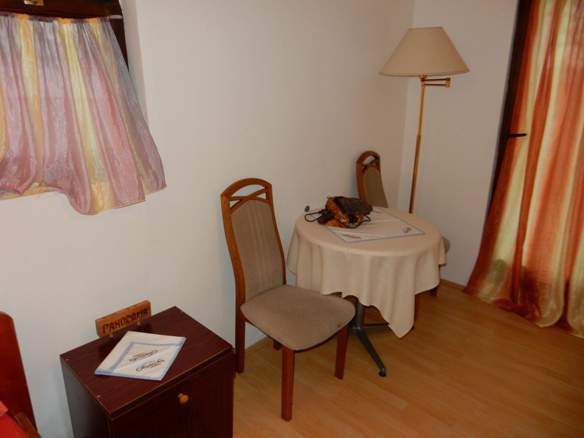 Panorama Lomnica Bed & Breakfast เดสโปโตวัก ภายนอก รูปภาพ