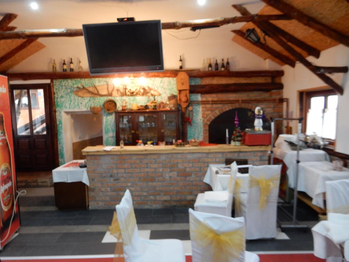 Panorama Lomnica Bed & Breakfast เดสโปโตวัก ภายนอก รูปภาพ
