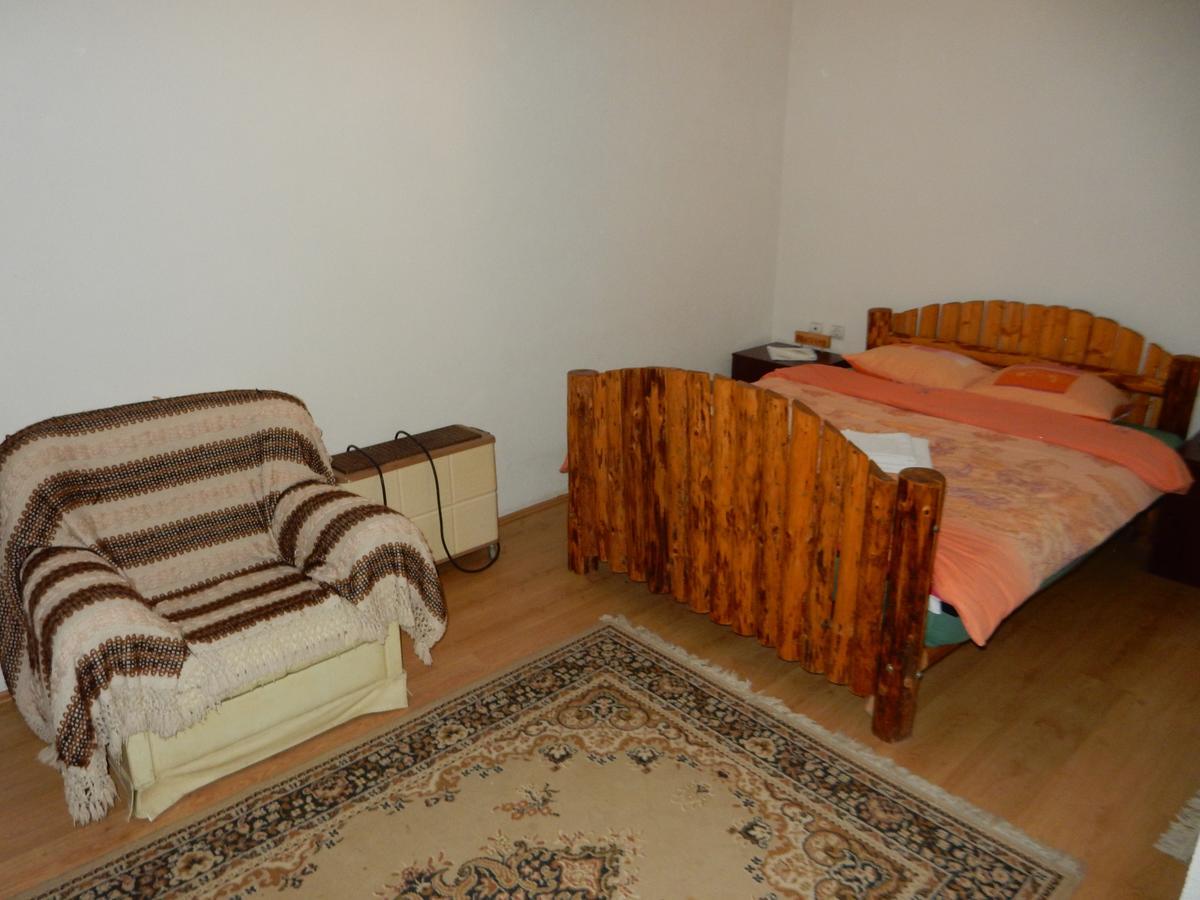 Panorama Lomnica Bed & Breakfast เดสโปโตวัก ภายนอก รูปภาพ