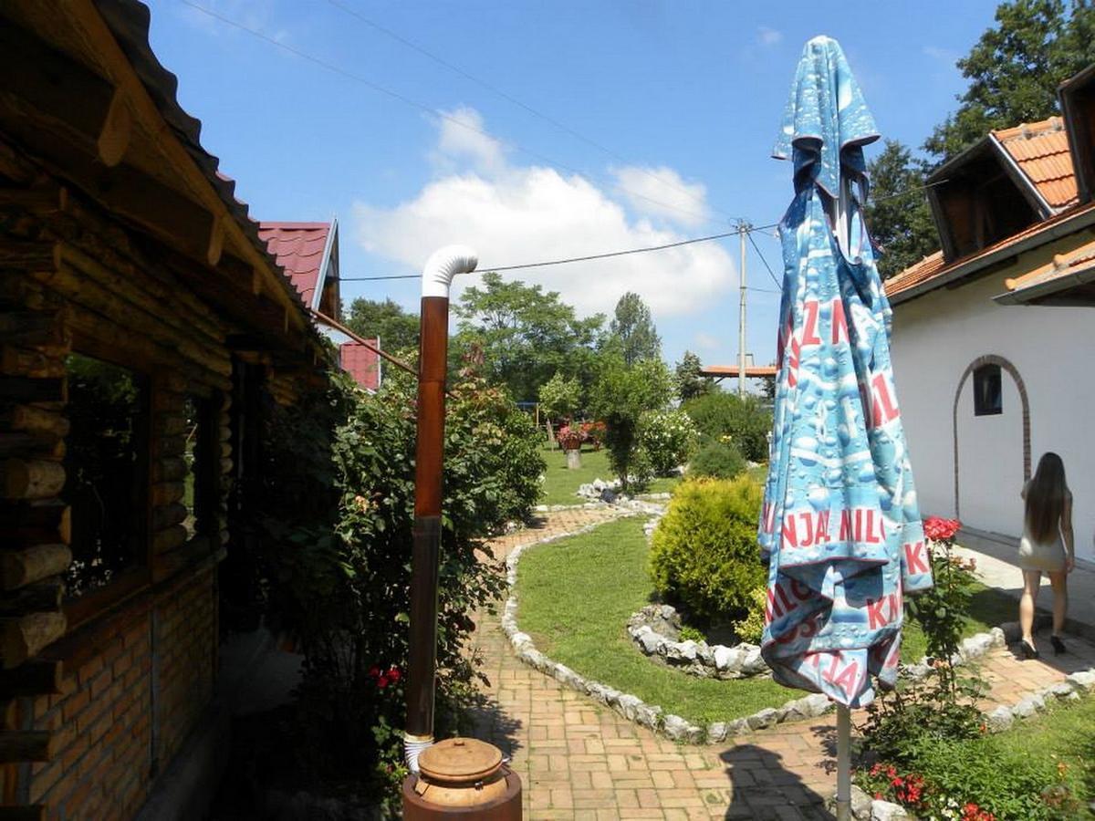 Panorama Lomnica Bed & Breakfast เดสโปโตวัก ภายนอก รูปภาพ