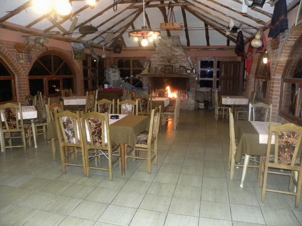 Panorama Lomnica Bed & Breakfast เดสโปโตวัก ภายนอก รูปภาพ