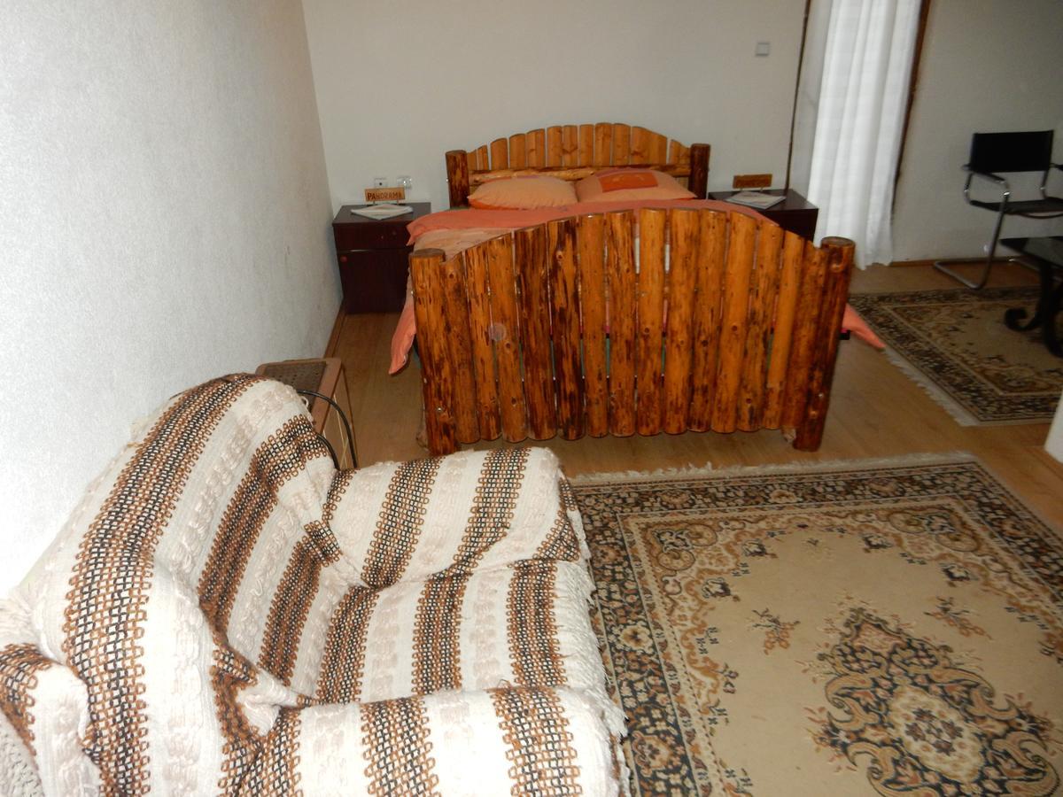 Panorama Lomnica Bed & Breakfast เดสโปโตวัก ภายนอก รูปภาพ