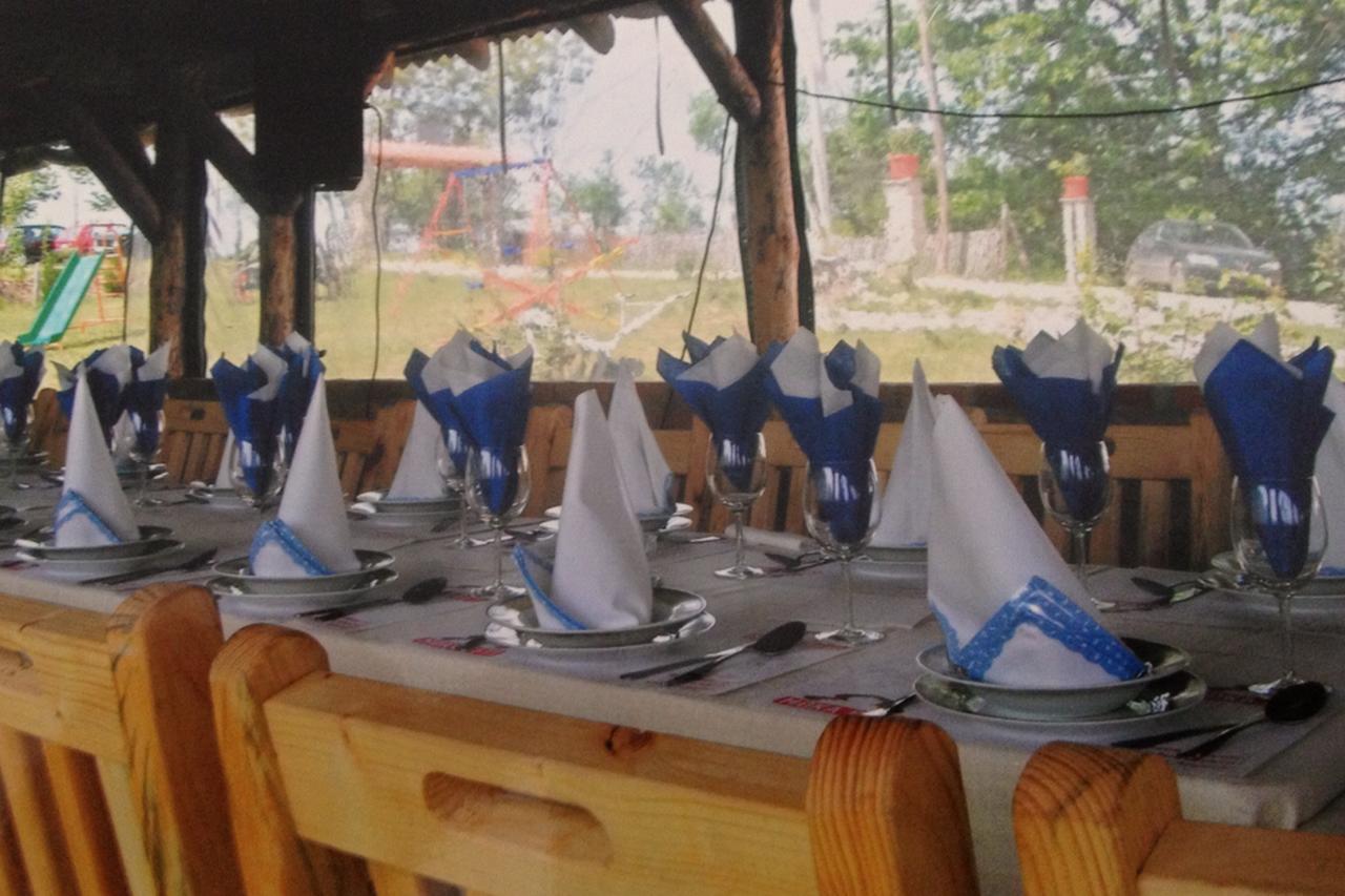 Panorama Lomnica Bed & Breakfast เดสโปโตวัก ภายนอก รูปภาพ