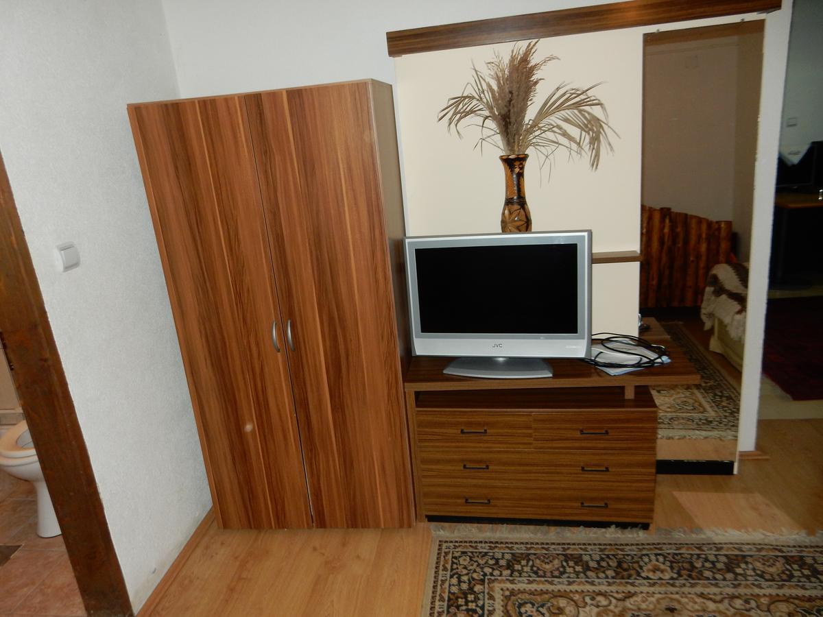 Panorama Lomnica Bed & Breakfast เดสโปโตวัก ภายนอก รูปภาพ