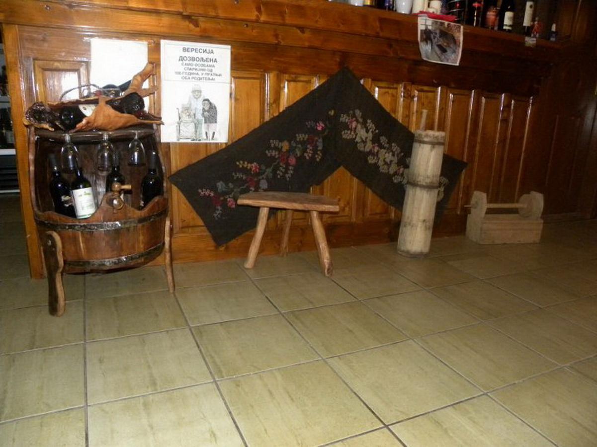Panorama Lomnica Bed & Breakfast เดสโปโตวัก ภายนอก รูปภาพ